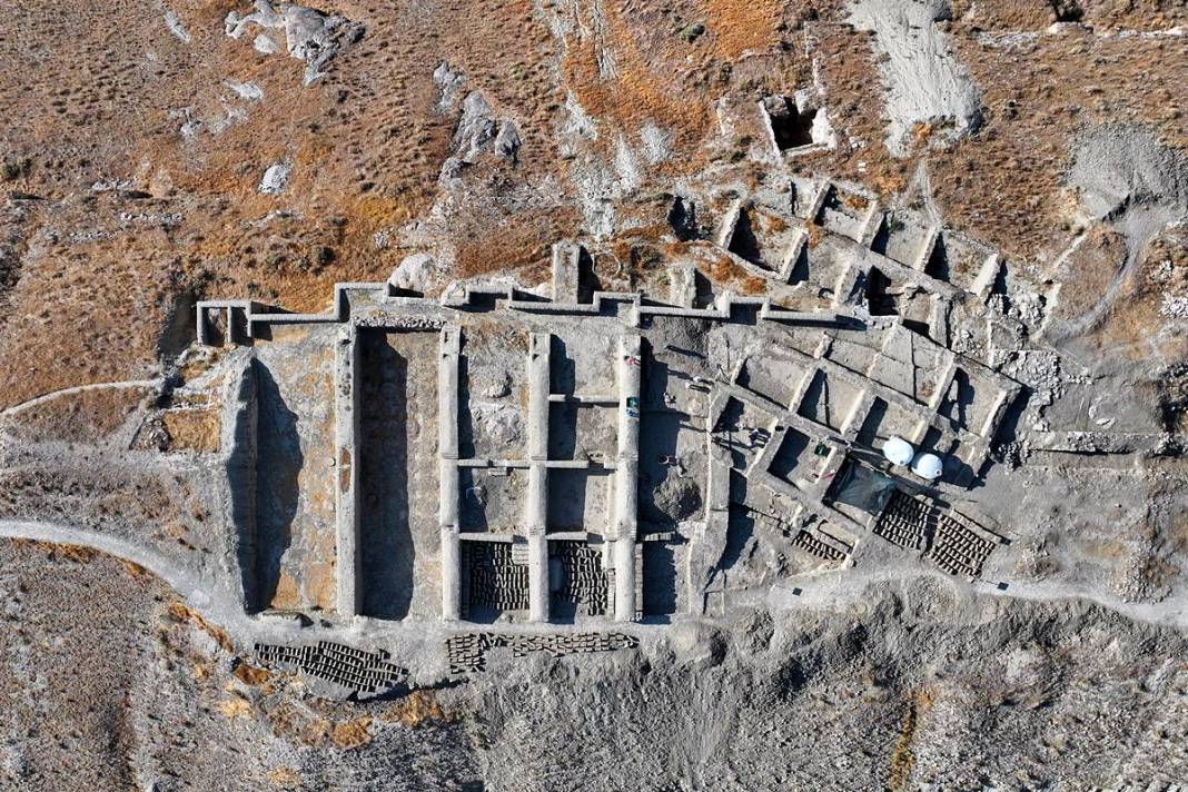 Odanın içindeki yığın, arkeologları şaşkına çevirdi! Urartular neden gizlemiş olabilir? 2